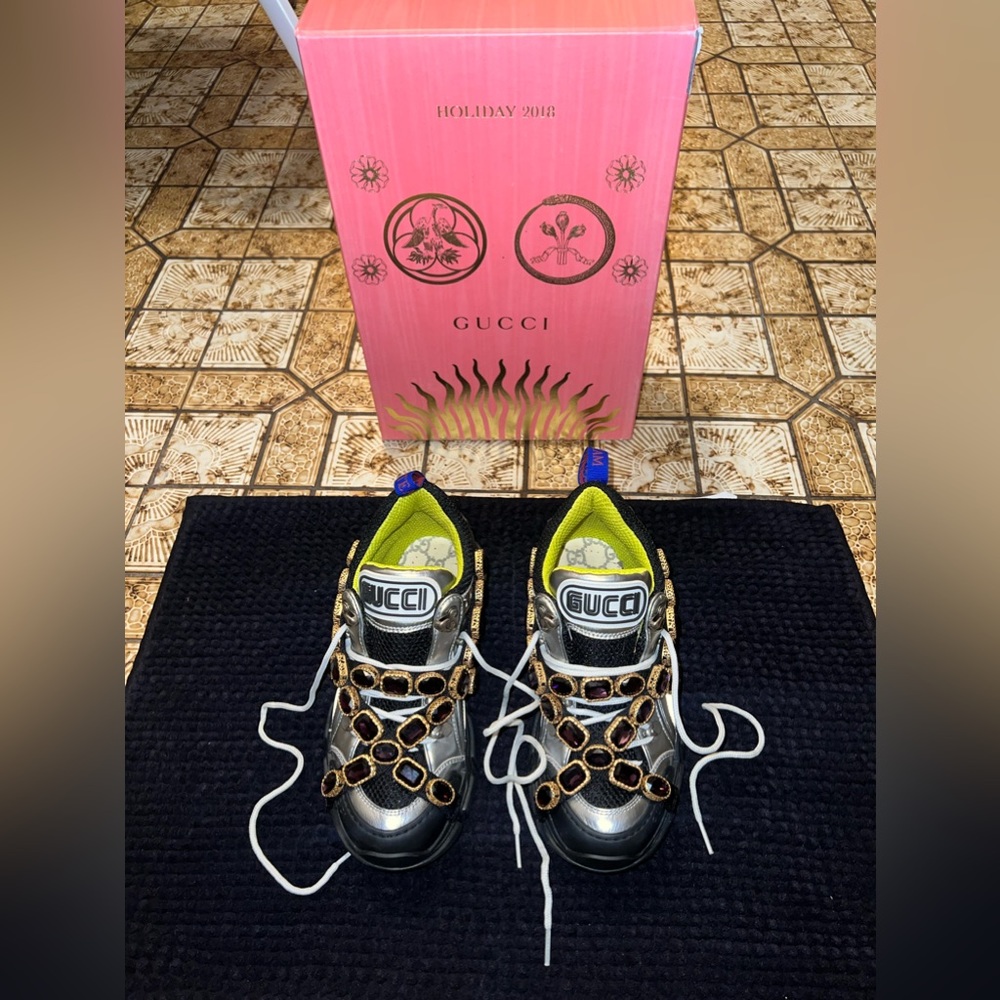 Women’s GUCCI FLASHTRECK SNEAKERS. Size 7 US. (37.5)